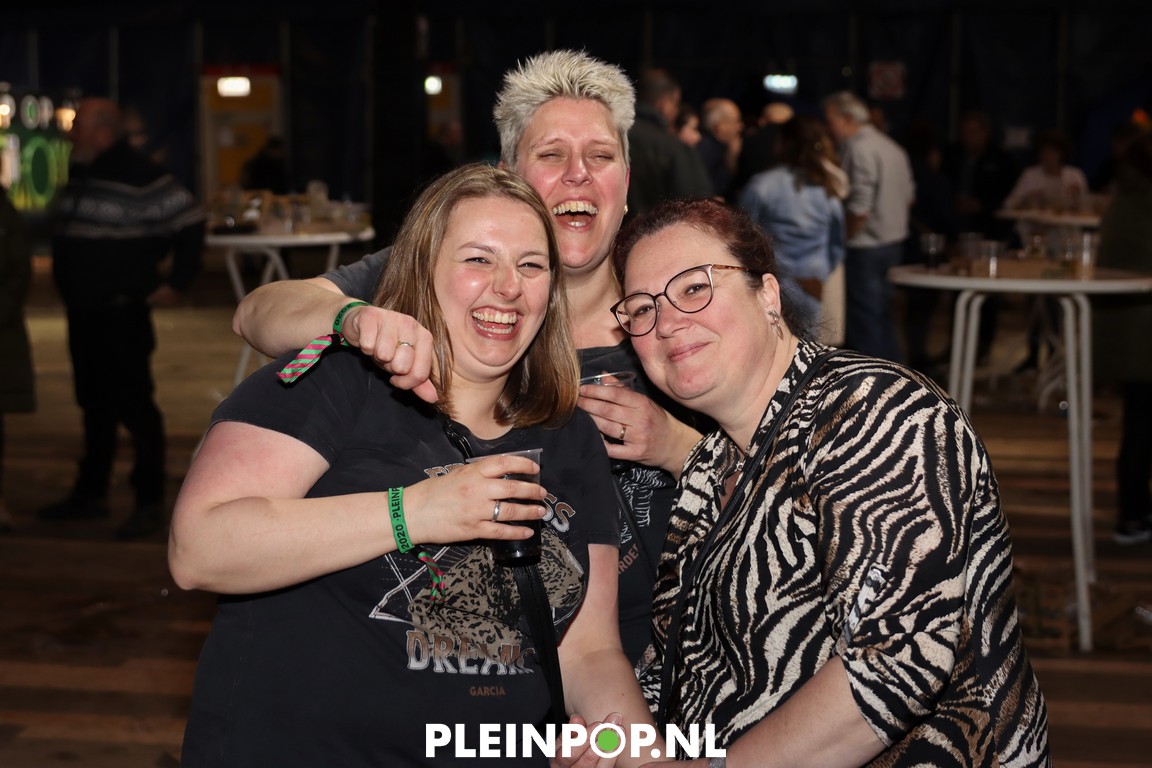 V R I J D A G     (142)